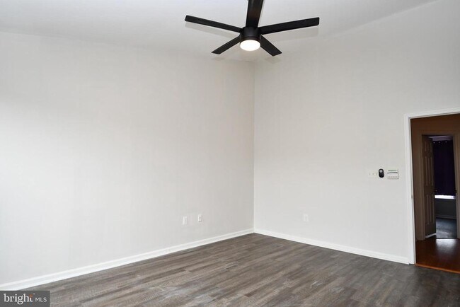 Foto del edificio - 6216 Roudsby Ln