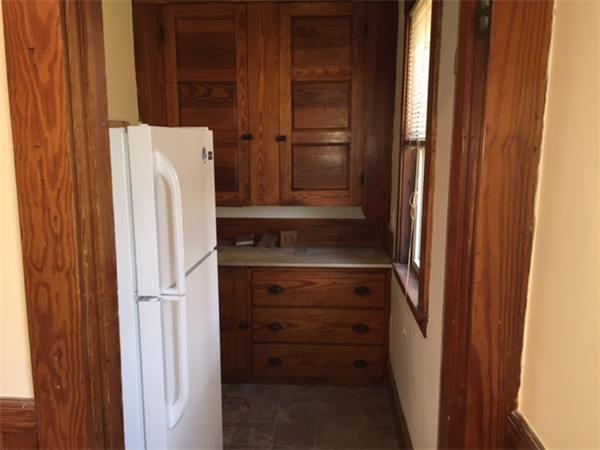 Building Photo - 83 Maple St
