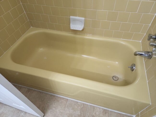Building Photo - Section 8 accepted! Completely Remodeled S...