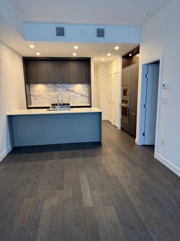 Photo principale - 3389 Lakeshore Rd