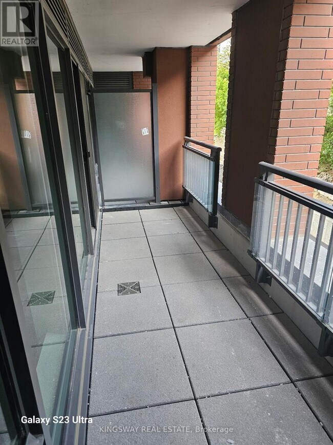 Photo du bâtiment - 4010 Eglinton Ave W