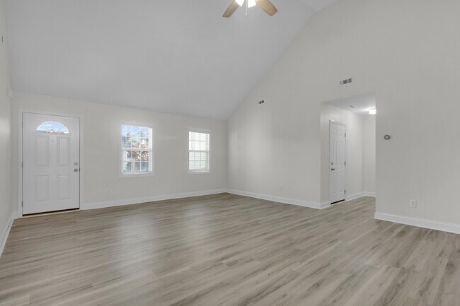 Foto del edificio - 204 Two Oaks Ct