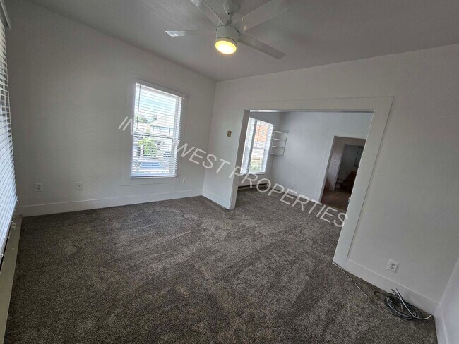 Building Photo - Remodeled 2 Home in Kalama!