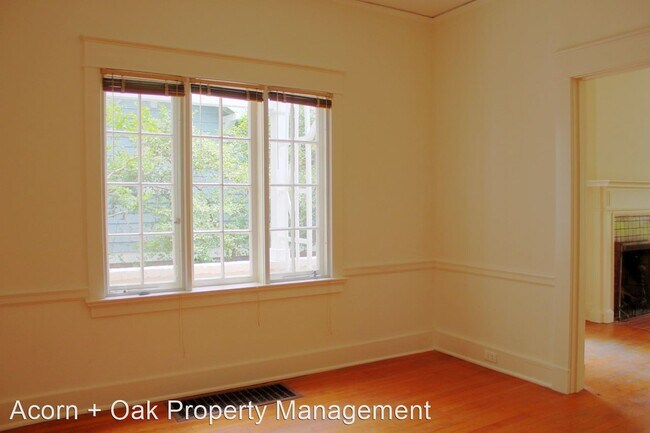 Building Photo - 3 br, 1 bath House - 911 Monmouth Ave.