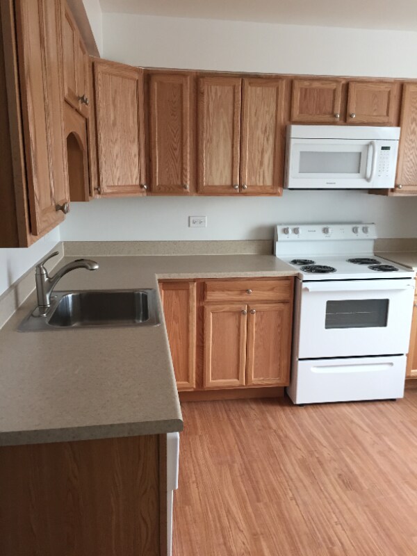 Building Photo - 531 Brookside Dr