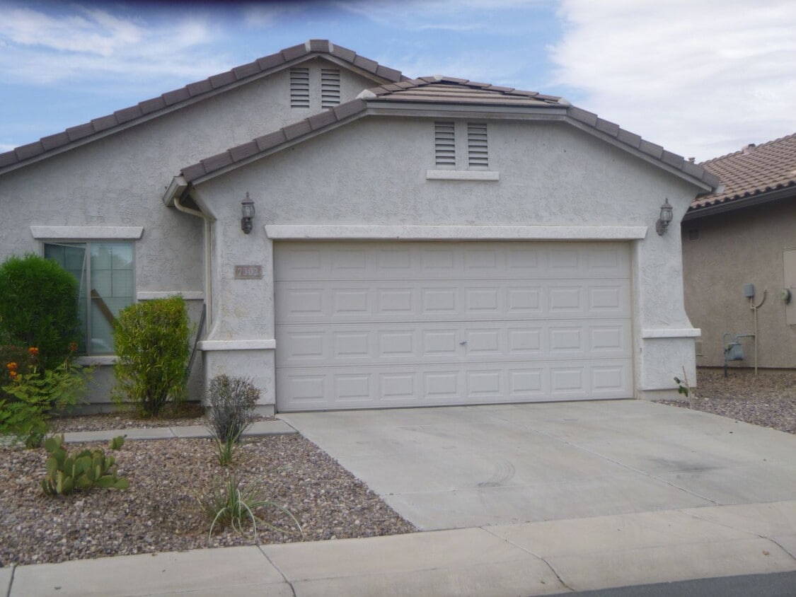 Primary Photo - Beautiful 3 bdrm in Anthem at Merrill Ranch