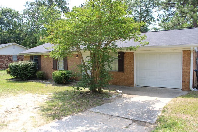 Foto del edificio - Charming 3 Bedroom, 1.5 Bath Home with Gar...