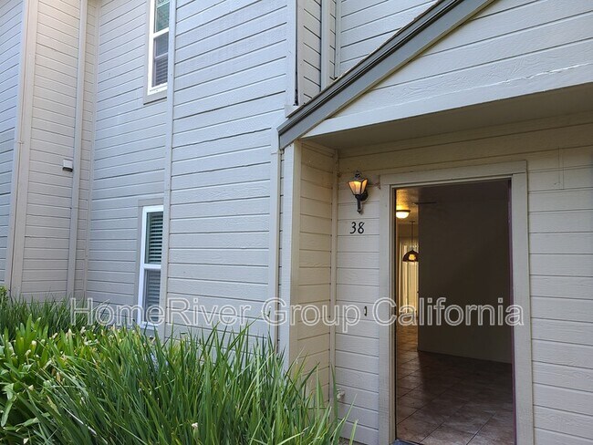 Foto del edificio - 9127 Newhall Dr