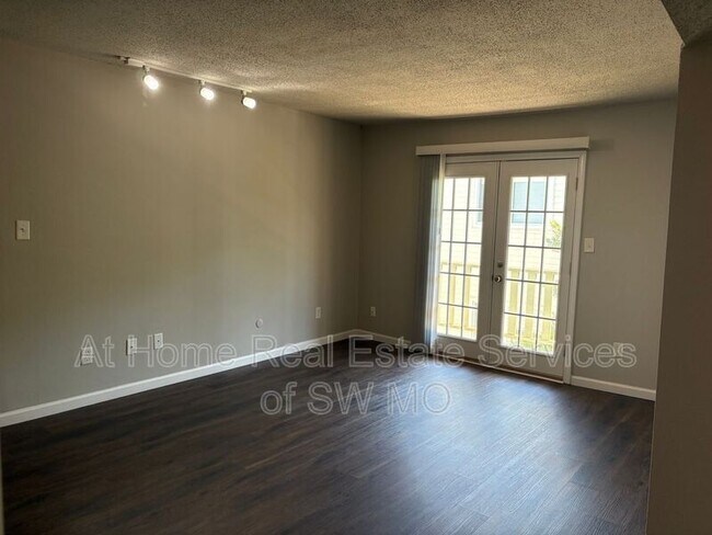 Foto del edificio - 712 E Sunshine St