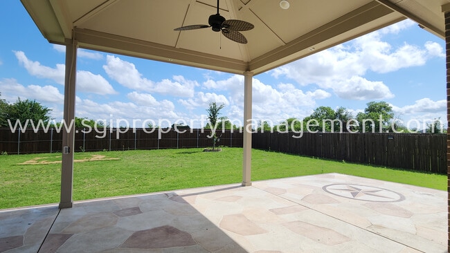 Building Photo - 10231 Sovereign Dr