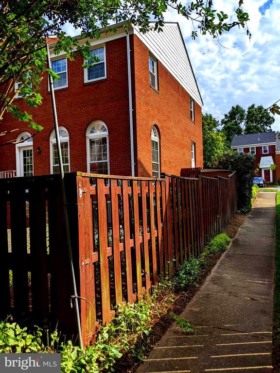 Foto del edificio - 8069 Powderbrook Ln