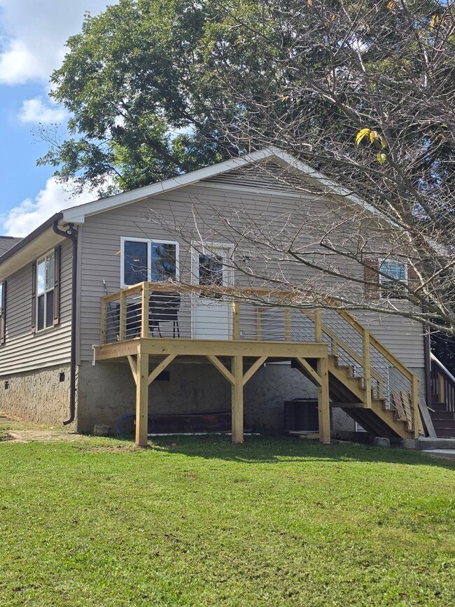 large green space - 11 Ora St