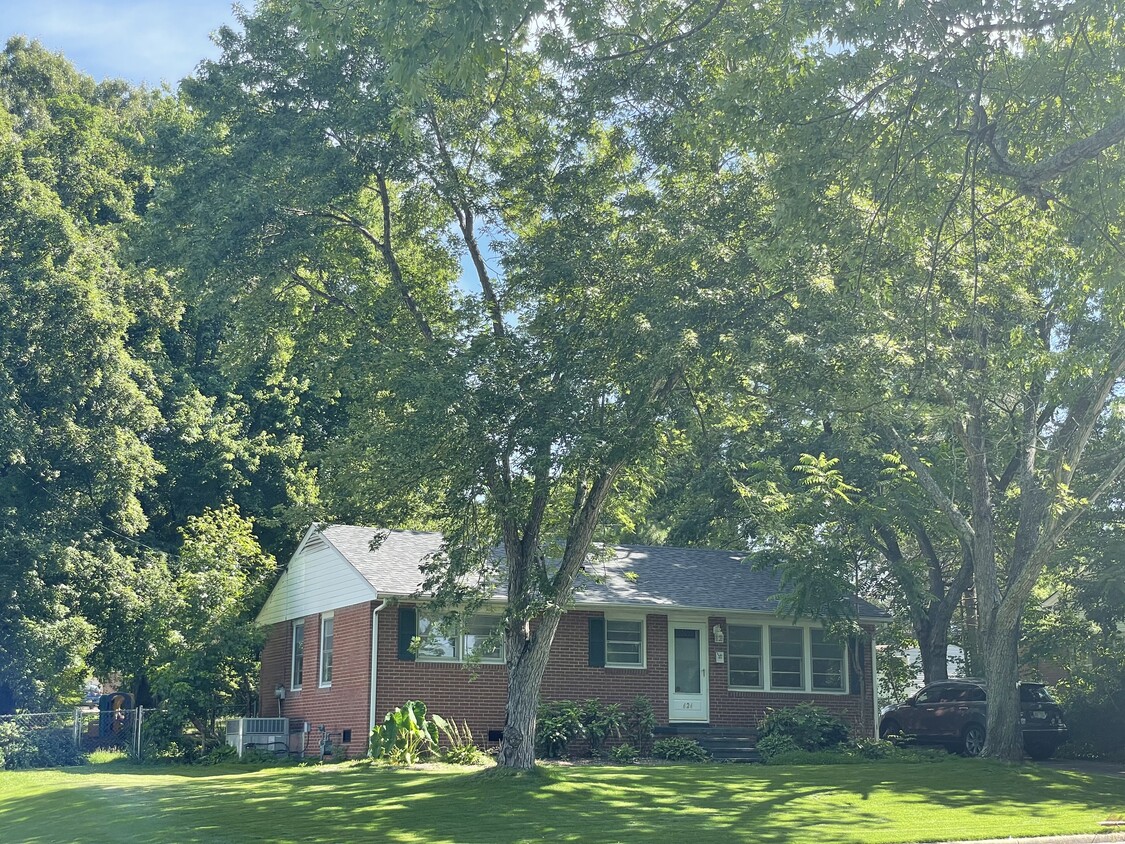 Primary Photo - 624 Oakgrove Dr