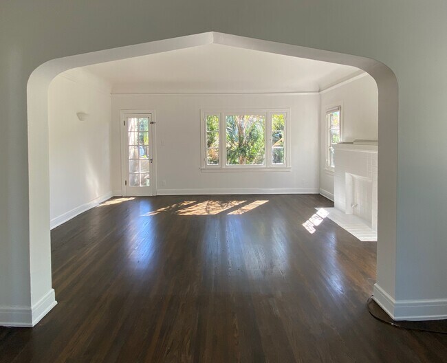 Foto del edificio - 861 N Hoover St