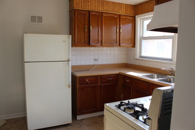 Building Photo - 9119 La Crosse Ave