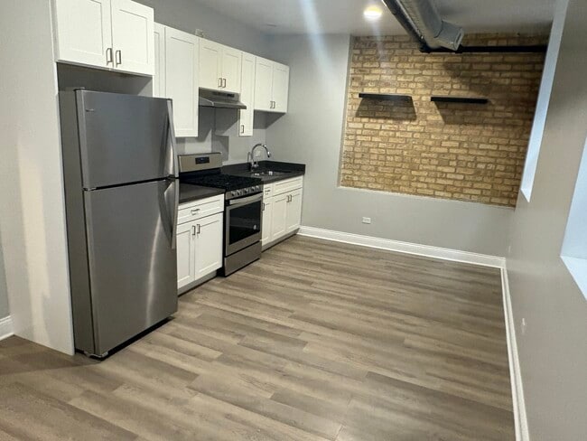 Foto del edificio - 1369 W Greenleaf Ave