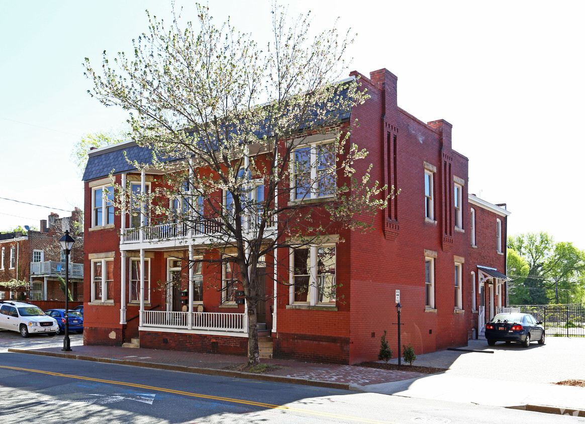 Building Photo - 411-413 Adams St