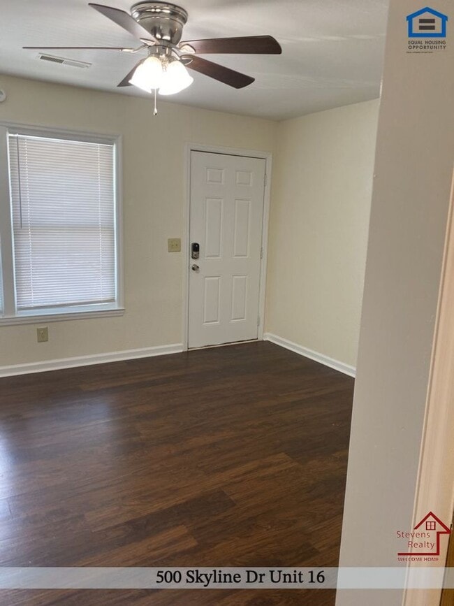 Building Photo - 500 Skyline Dr