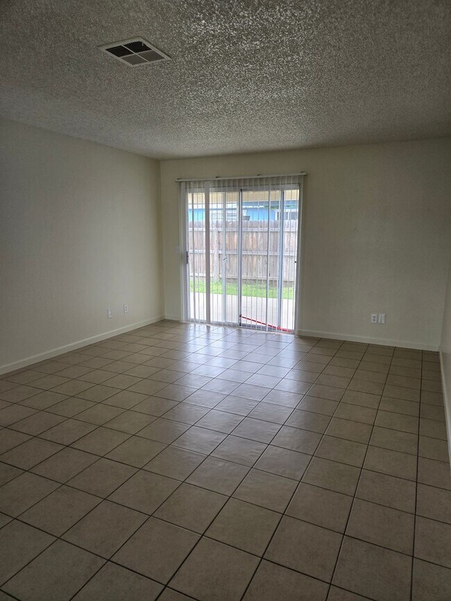 Foto del edificio - Unit For Rent