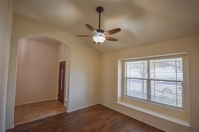 Building Photo - 204 Drystone Trail