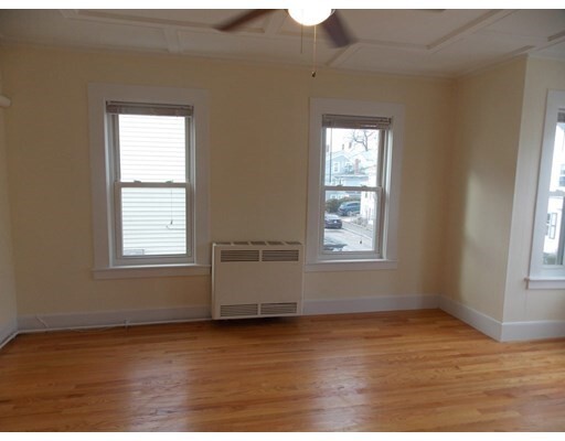 Building Photo - 54 Warner St