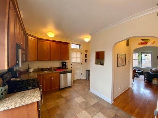 Building Photo - 4816 N Hermitage Ave