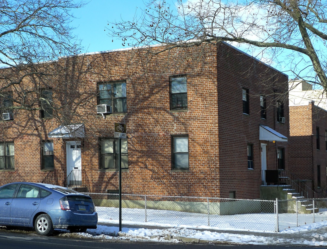 Building Photo - 2136 21st St