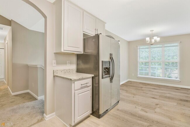 Building Photo - 352 The Gables Dr