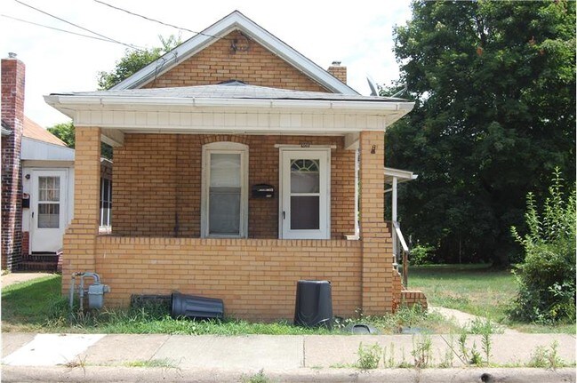 Building Photo - 406 6th St