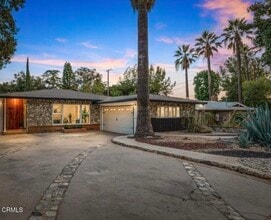 Building Photo - 1086 Hollygrove Ln