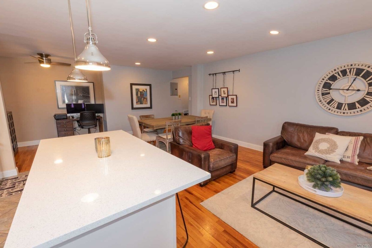 Foto principal - 67-25 Dartmouth St