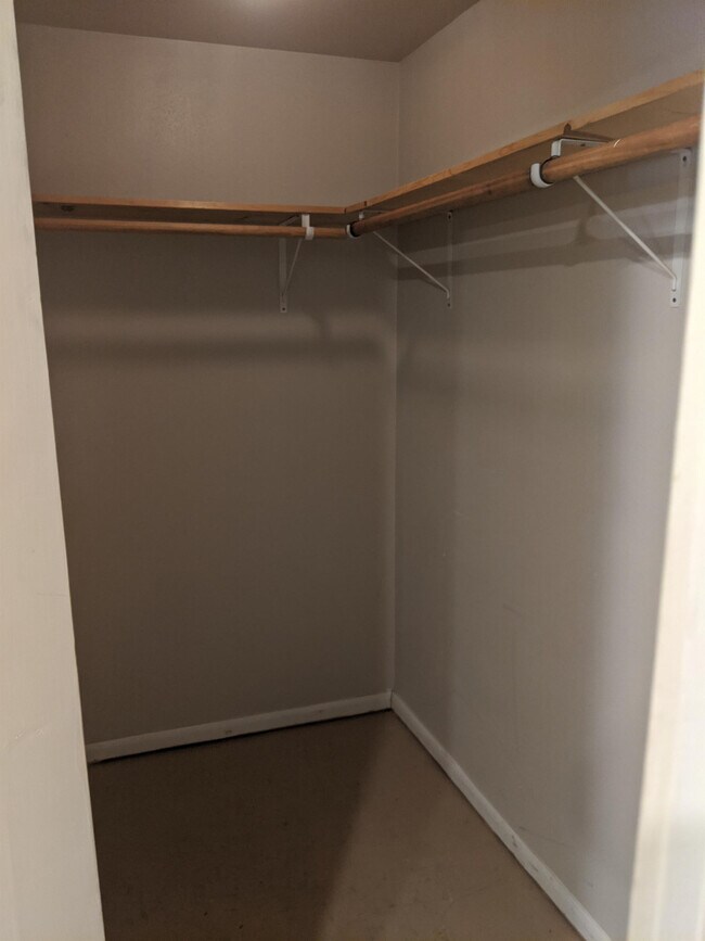 Foto del edificio - 119 S Emmett Ave