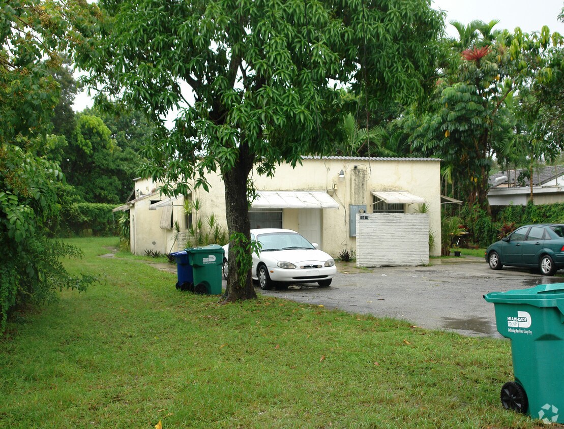 Foto del edificio - 18471 NE 24th Ct