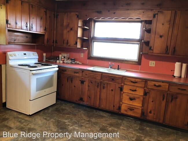 Building Photo - 3 br, 2 bath House - 2112 Hemlock Lane
