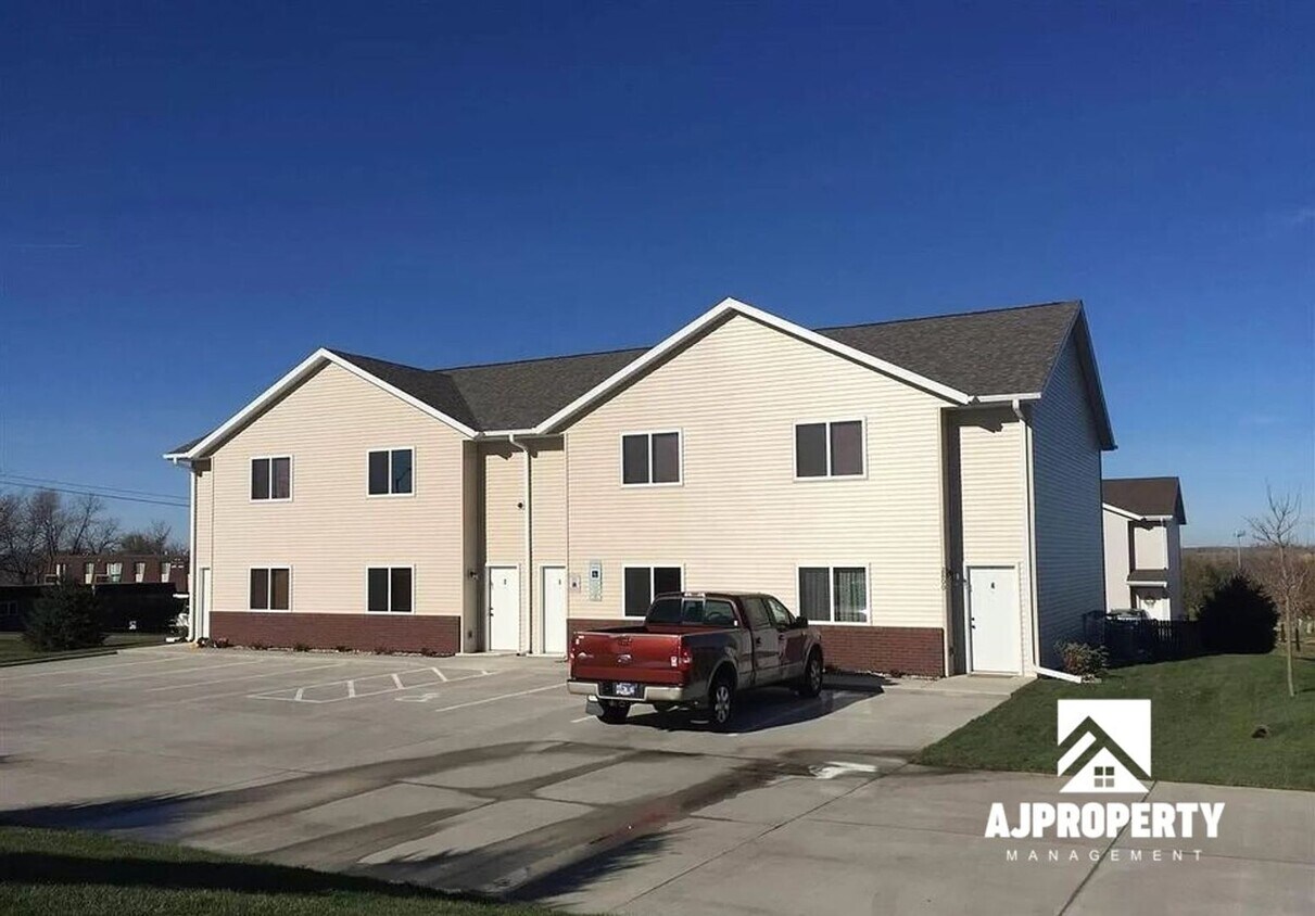 Foto principal - 2800 E Madison St