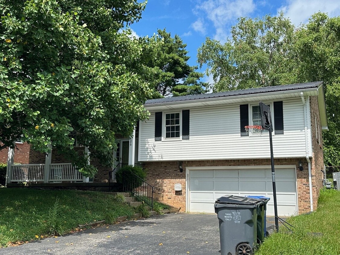 Beautiful House in Tates Creek! 3 BR, 2.5 ... - Beautiful House in Tates Creek! 4 BR, 2.5 ...