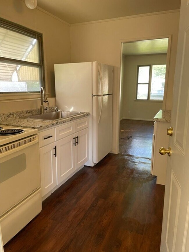 Foto del edificio - Charming 2-Bedroom Home in Prime Milwaukee...