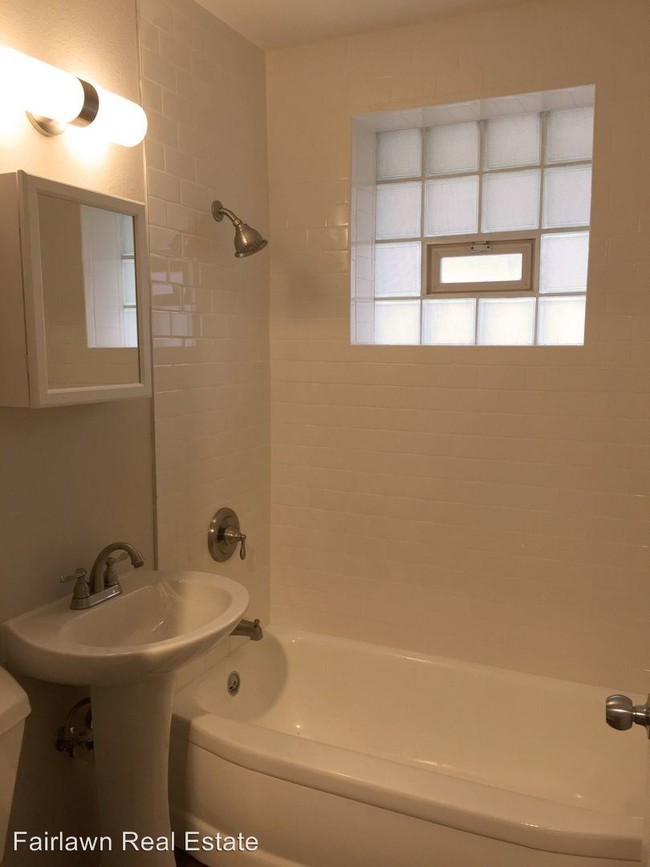 Building Photo - 1 br, 1 bath Apartment - 1402 Grandview Dr