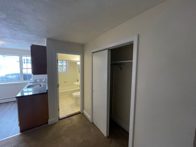 Building Photo - Affordable studio in Arlington