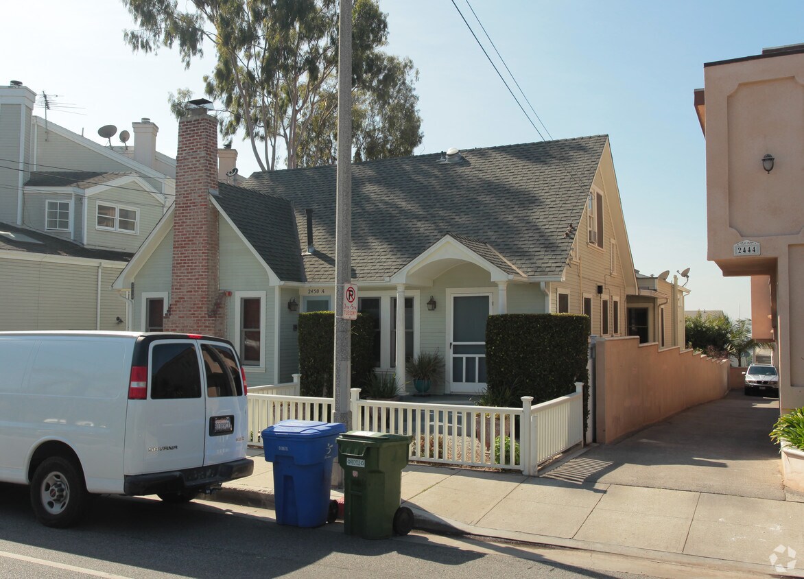Building Photo - Beautiful Santa Monica Property
