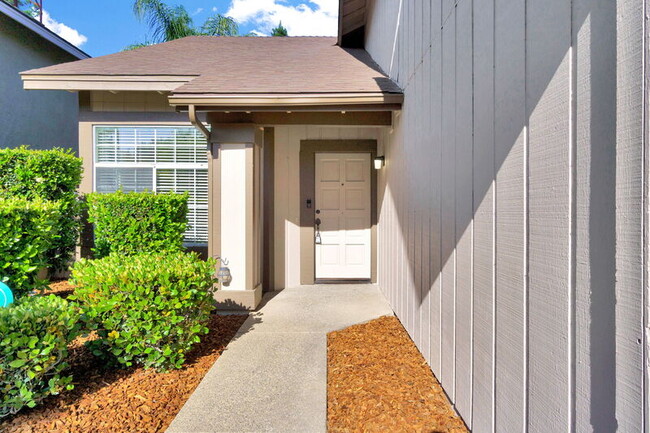 Foto del edificio - 6733 N Warren Ave