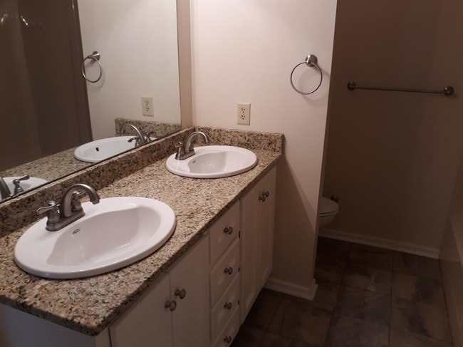 Building Photo - 804 Turkey Foot Ct