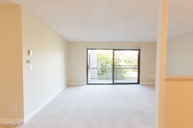 Building Photo - 1 br, 1 bath Condo - 2 Captain Dr