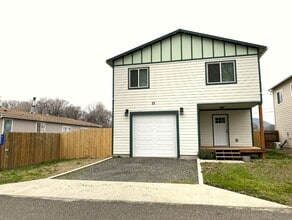 Building Photo - 911 Poplar Dr