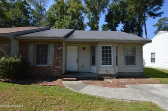 Building Photo - 1955 Rolling Ridge Dr
