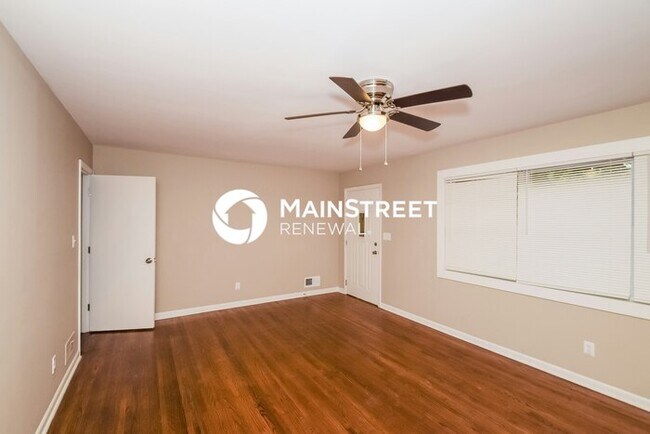 Foto del edificio - 3 Bedroom Pet-Friendly Home in Center Point, AL with Main Street Renewal