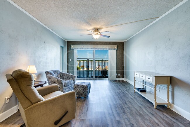 Foto del edificio - First Floor Riverfront Condo