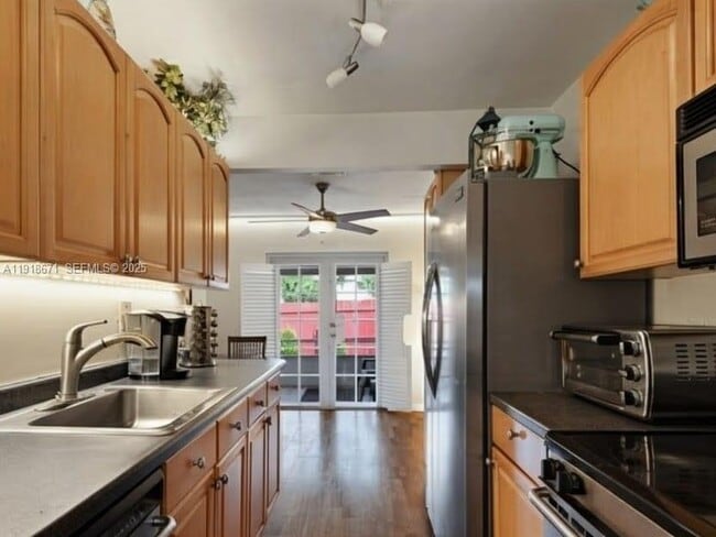 Building Photo - 8069 SW 19th Ct