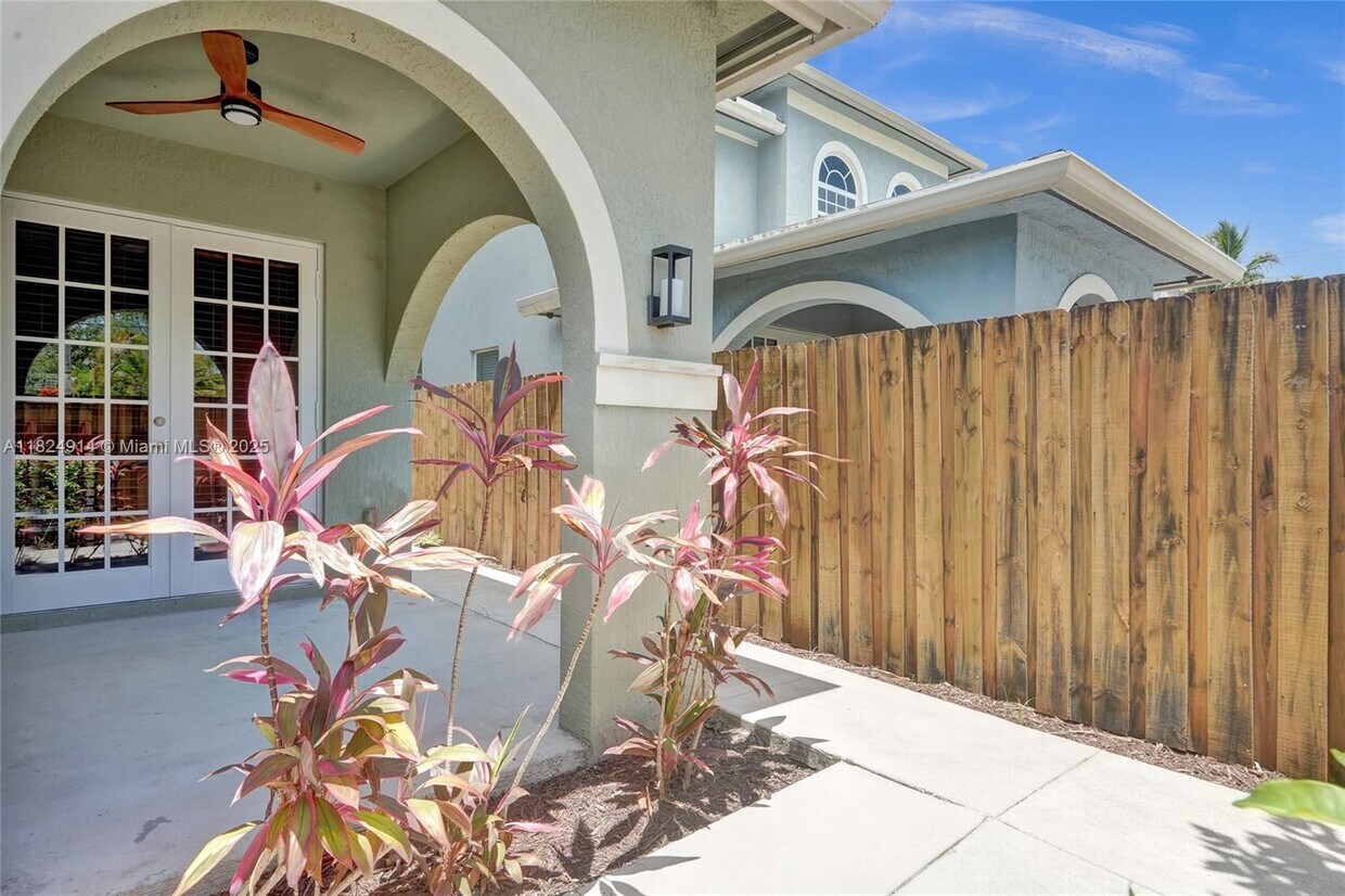 Foto principal - 1131 NE 3rd Ave