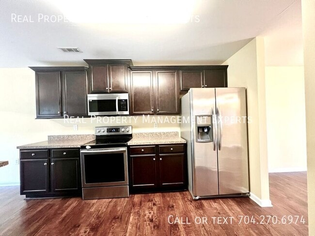 Foto del edificio - 1243 Farm Branch Dr SW